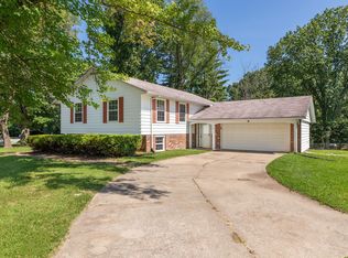 1116 Merlin Ln, Godfrey, IL 62035