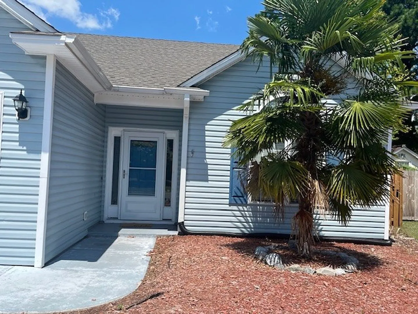 Charming 1-bedroom, 1-bath apartment in Wilmington, NC offering convenient living with utilities ... — Photo 2