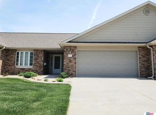 702 S 25th St, Beatrice, NE 68310