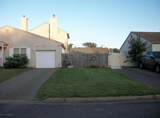 563 Iron Kettle Rd, Toms River, NJ 08753