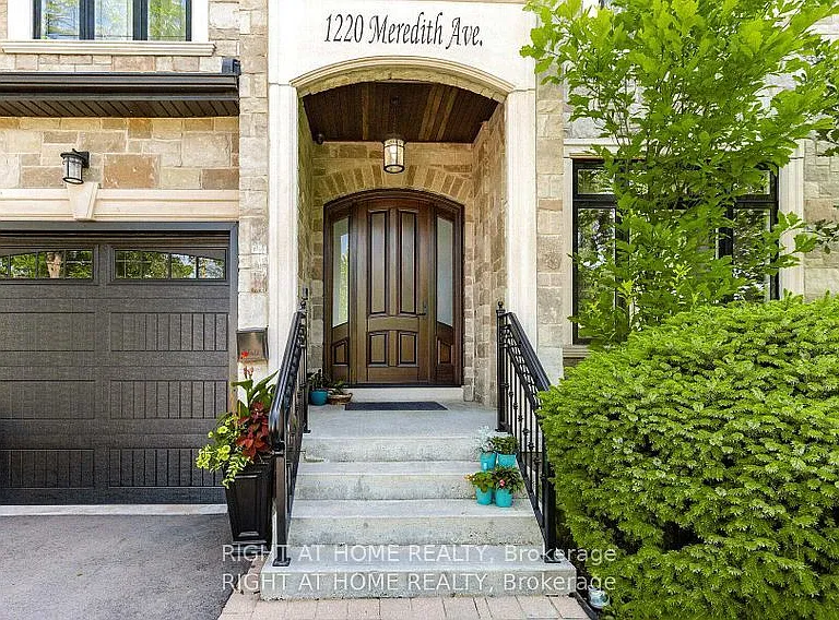 1220 Meredith Ave — Photo 2