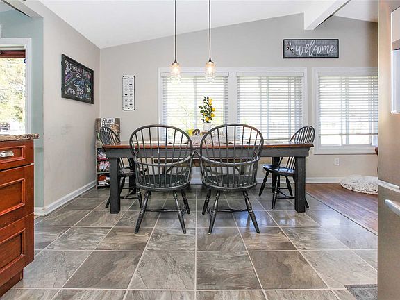 4th image of 203 Maplecrest Dr