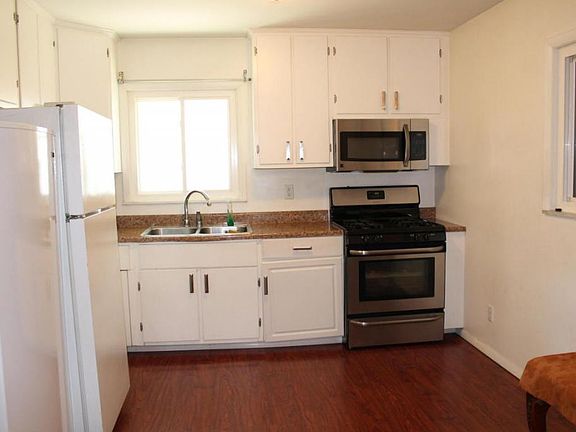 3rd image of 2322 Fair Oaks St E