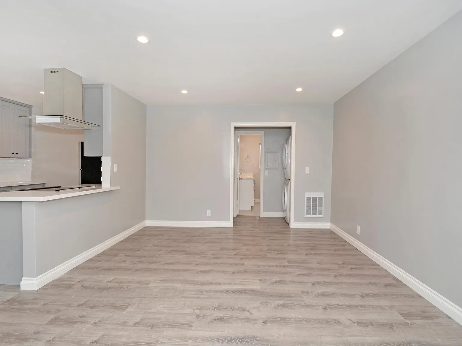 1 bed, 800 sqft, $2,450 — Photo 2
