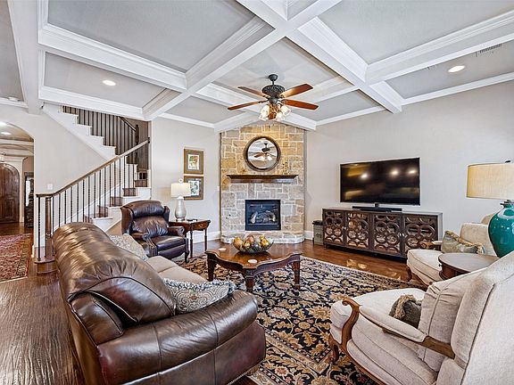 4th image of 5810 Llano Ave