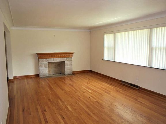 2nd image of 6315 Elwynne Dr