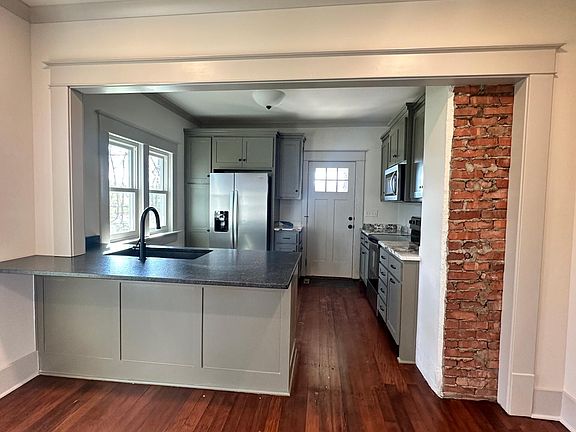 4th image of 410 Park St