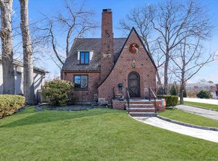 61 Livingston Ave, Babylon, NY 11702
