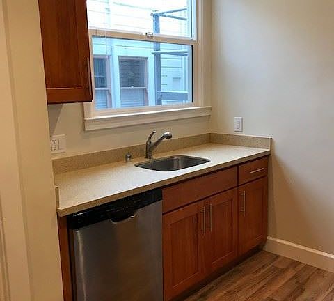 4th image of 825 Ashbury St APT 4