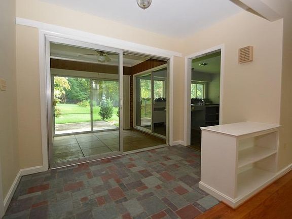 5th image of 10700 Norman Ave