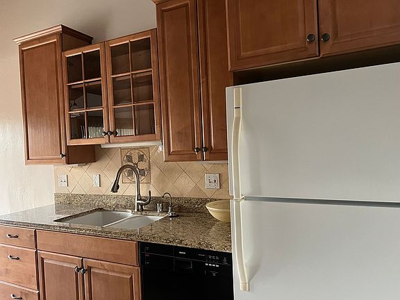 4th image of 868 Highland Dr APT 6