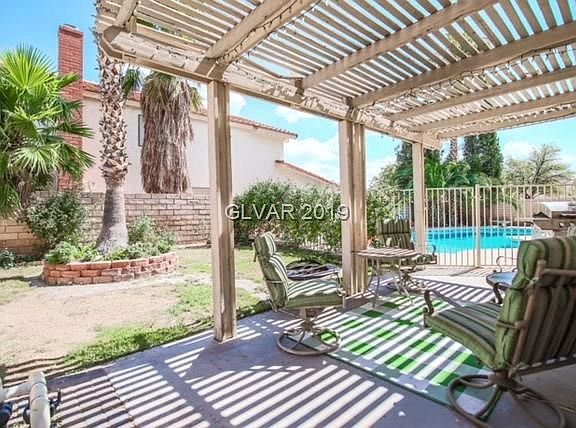 5th image of 318 Esquina Dr