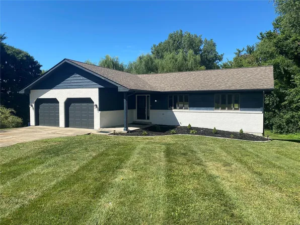 5 Tower Ln, Glen Carbon, IL 62034