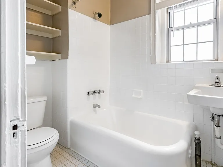 Apartment bathroom at The Melwood