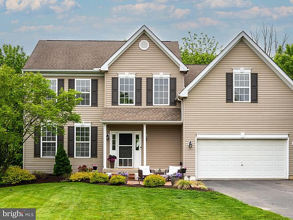 2nd image of 268 Hidden Creek Dr