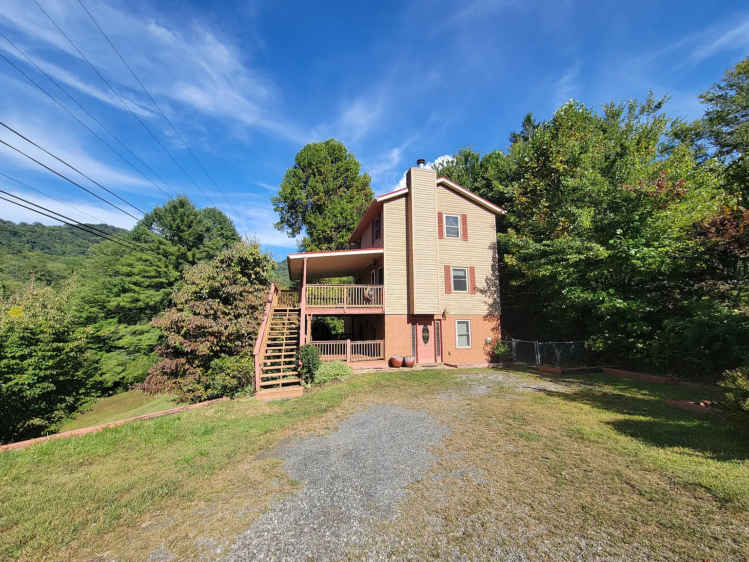 3 bed, $1,900 — Photo 2