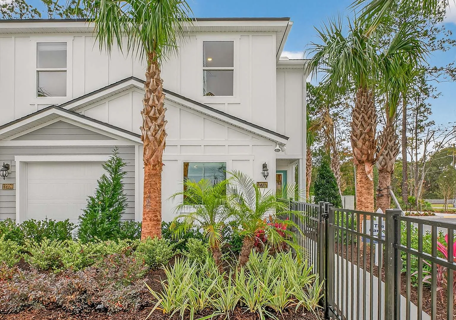 New, Large Villa Construction!! Advertised Rent Reflects 18-Month Lease On This 3/2.5/1. 12-Month... — Photo 1