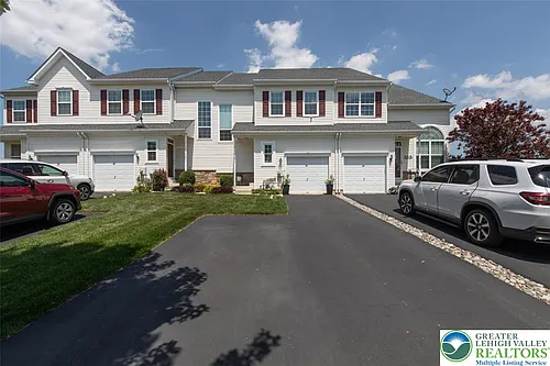 991 King Way Photo 1