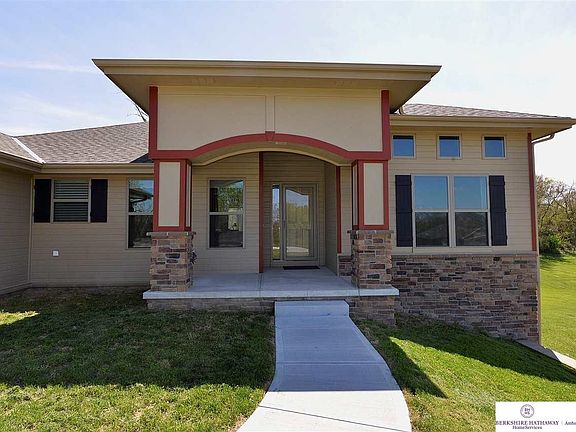 Has Auto On/Off Lighting