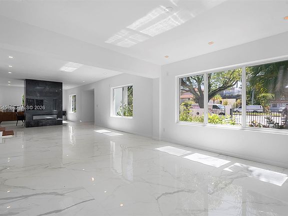 2nd image of 5824 Alton Rd