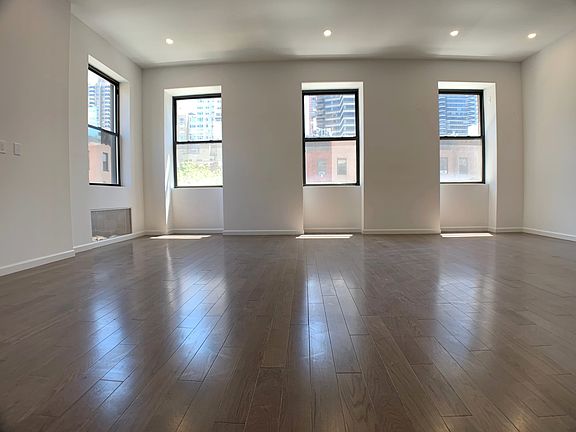 2nd image of 802 Lexington Ave #4E