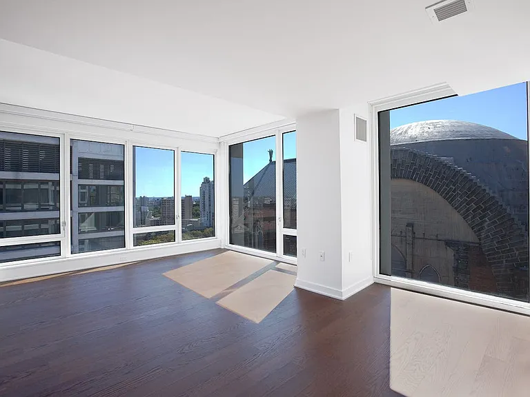400 W 113th St #1510 — Photo 1