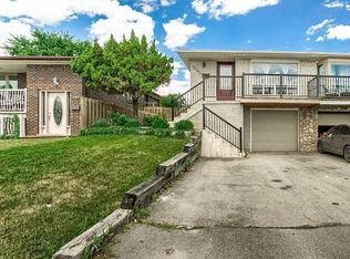 3385 Ellengale Dr, Mississauga, ON L5C 1Z5