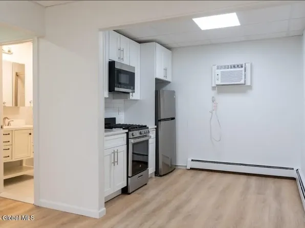 195 S Broadway #4, Saratoga Springs, NY 12866