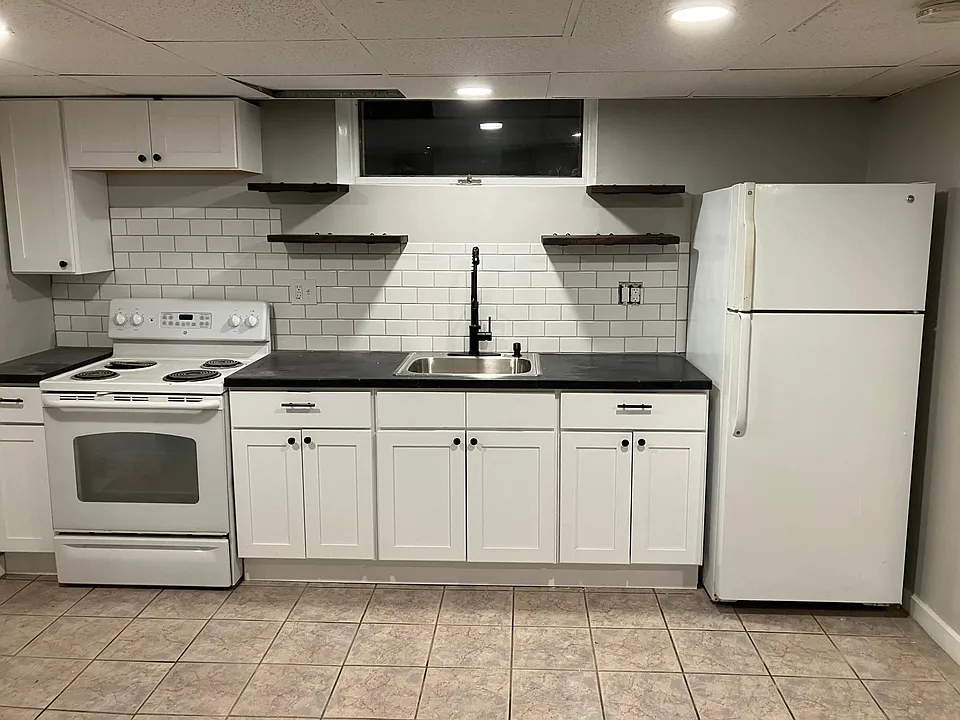 22 Pocasset Ave #1