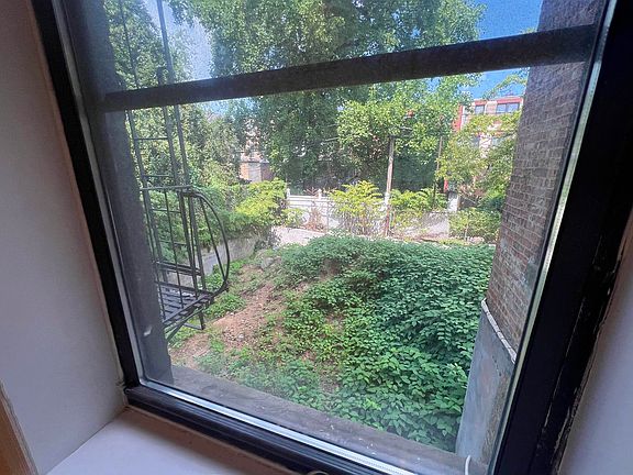 5th image of 637 Saint Marks Ave Unit 1R
