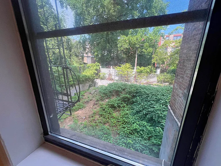 637 Saint Marks Ave #1R — Photo 5