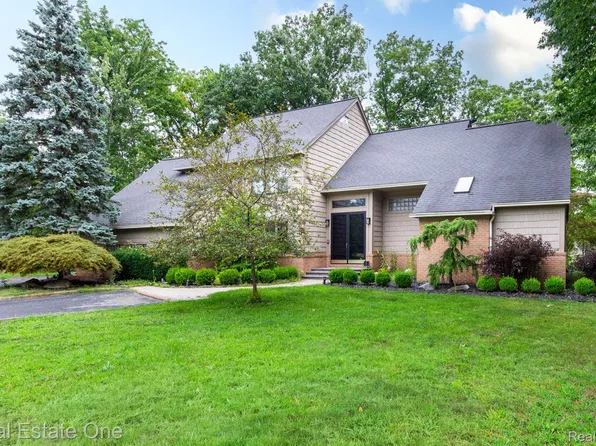 3738 Cherrywood Ct, Rochester Hills, MI 48309