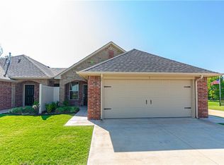 220 W Coffee Creek Rd, Edmond, OK 73025