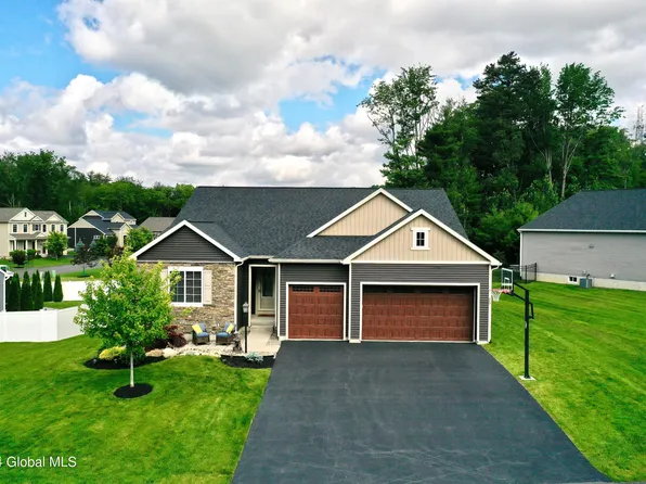 25 Londonderry Way, Niskayuna, NY 12309