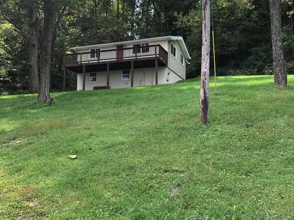 41 Headwaters Rd, Chester Gap, VA 22623