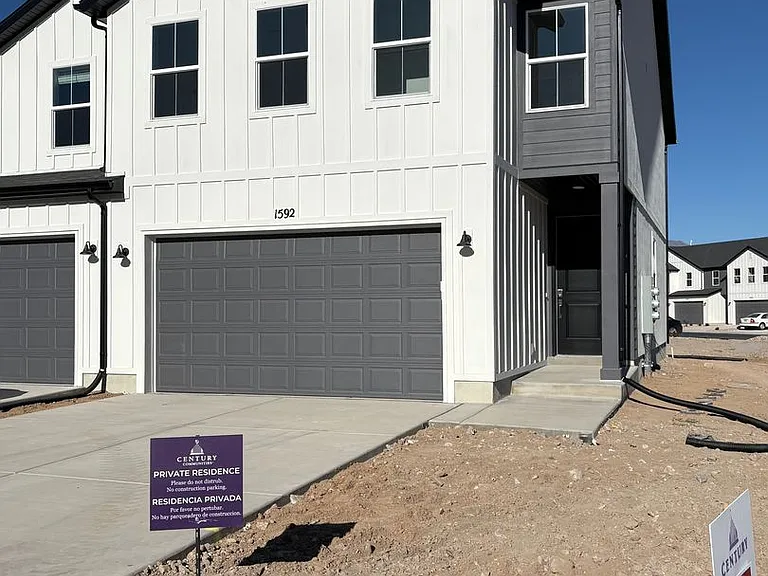 1592 N Summer Springs Cv — Photo 43