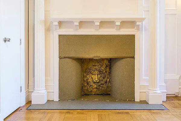 Rented by Dixon Advisory USA Inc. | media 117