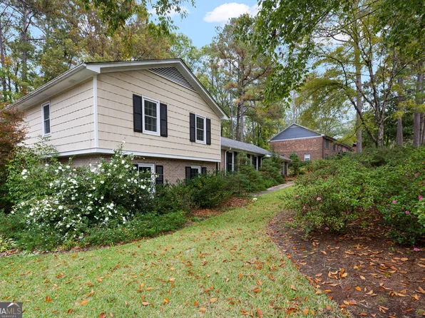 664 Commanche Dr, Macon, GA 31210