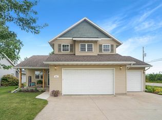 915 Linden Oaks Dr, Oshkosh, WI 54904