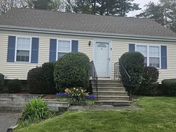 7 Tynan Ave, Taunton, MA 02780