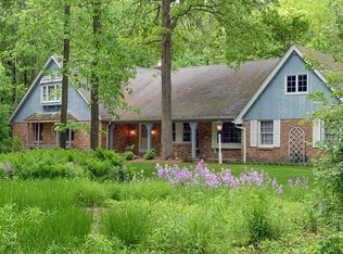 9613 N Juniper Cir, Mequon, WI 53092
