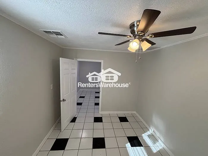 2818 W Heatherbrae Dr — Photo 10