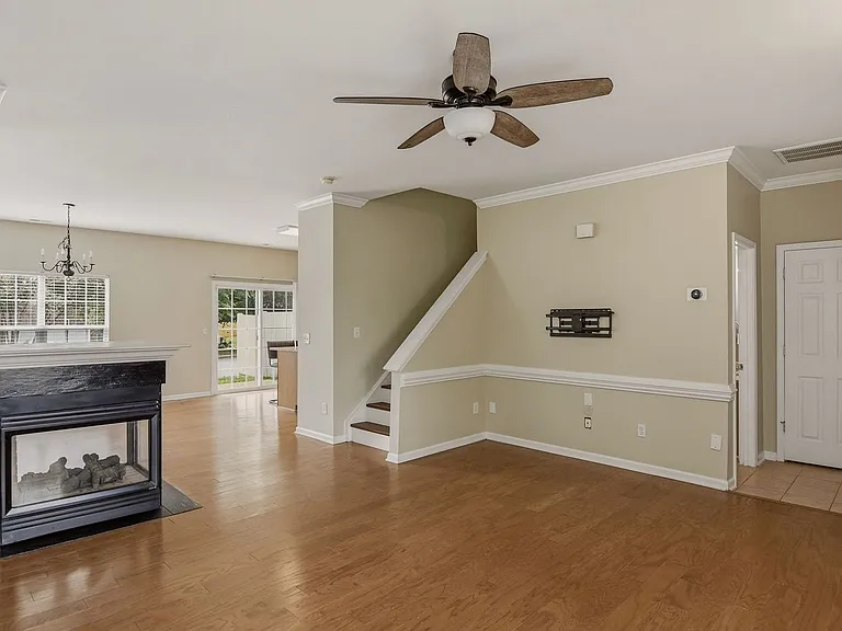 3930 Fountain Village Cir — Photo 3