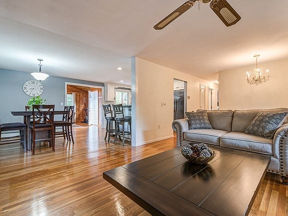 4th image of 33 Muriel Ln