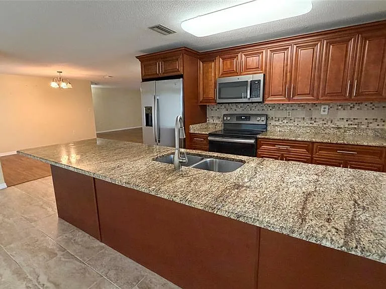 7621 Rosewood Dr — Photo 8