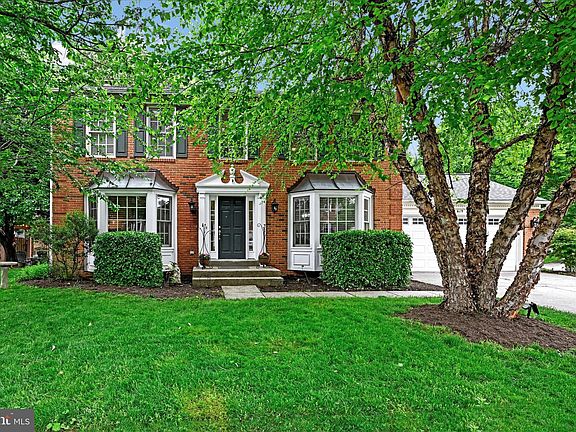 3rd image of 619 Cypresspointe Dr