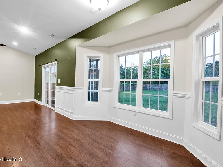 102 Conley Hills Dr — Photo 7
