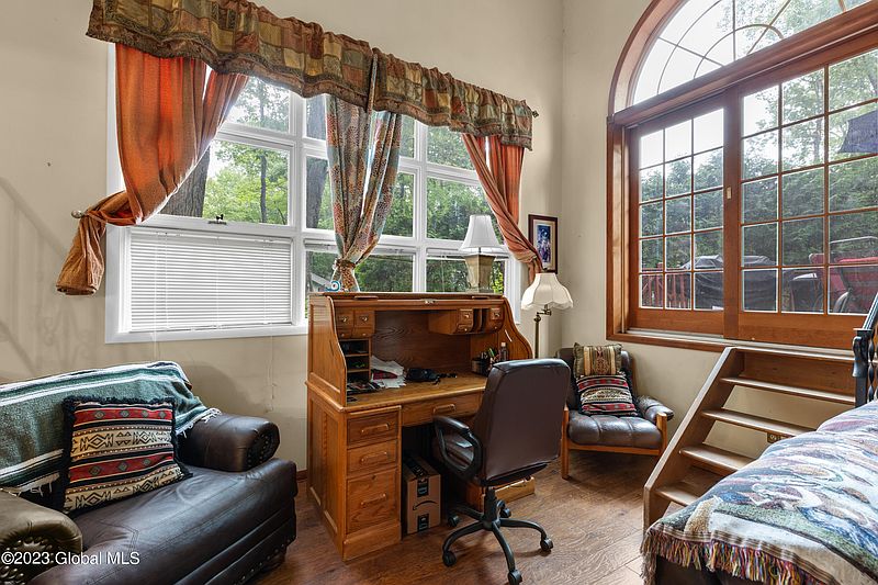 5th image of 47 Forest Avenue