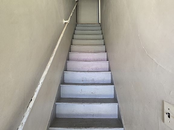 3rd image of 1007 W Maple St #3