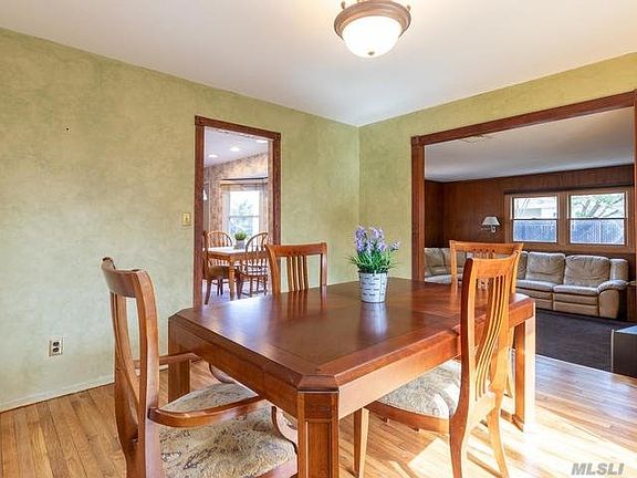 4th image of 59 Oak St